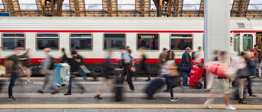 train, milan, station-1807911.jpg